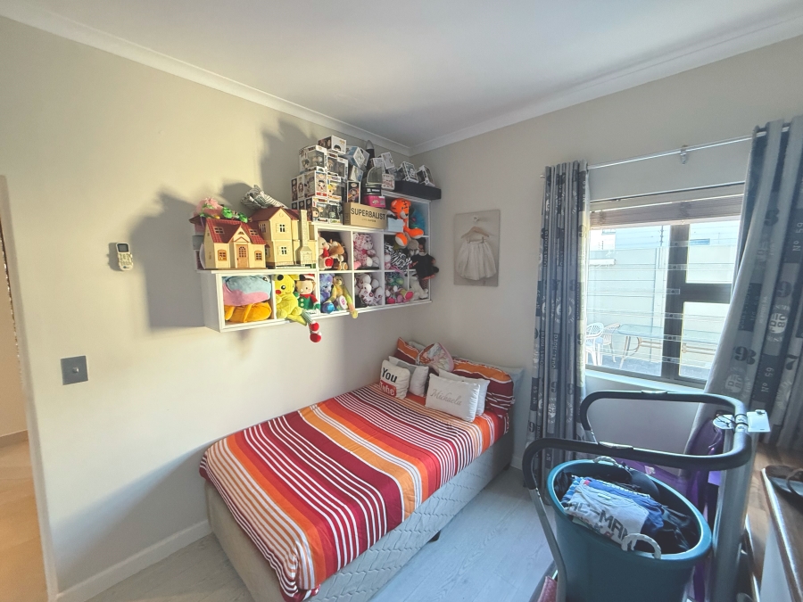 5 Bedroom Property for Sale in Parklands North Western Cape